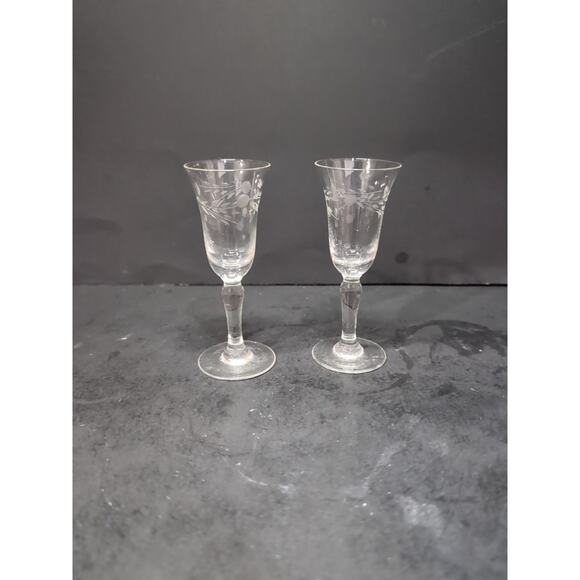 Etched Berry‎ Leaf Pattern 7.5" Glass, MCM Sherry Cordial Stemmed Pair, Vintage - Picture 1 of 9